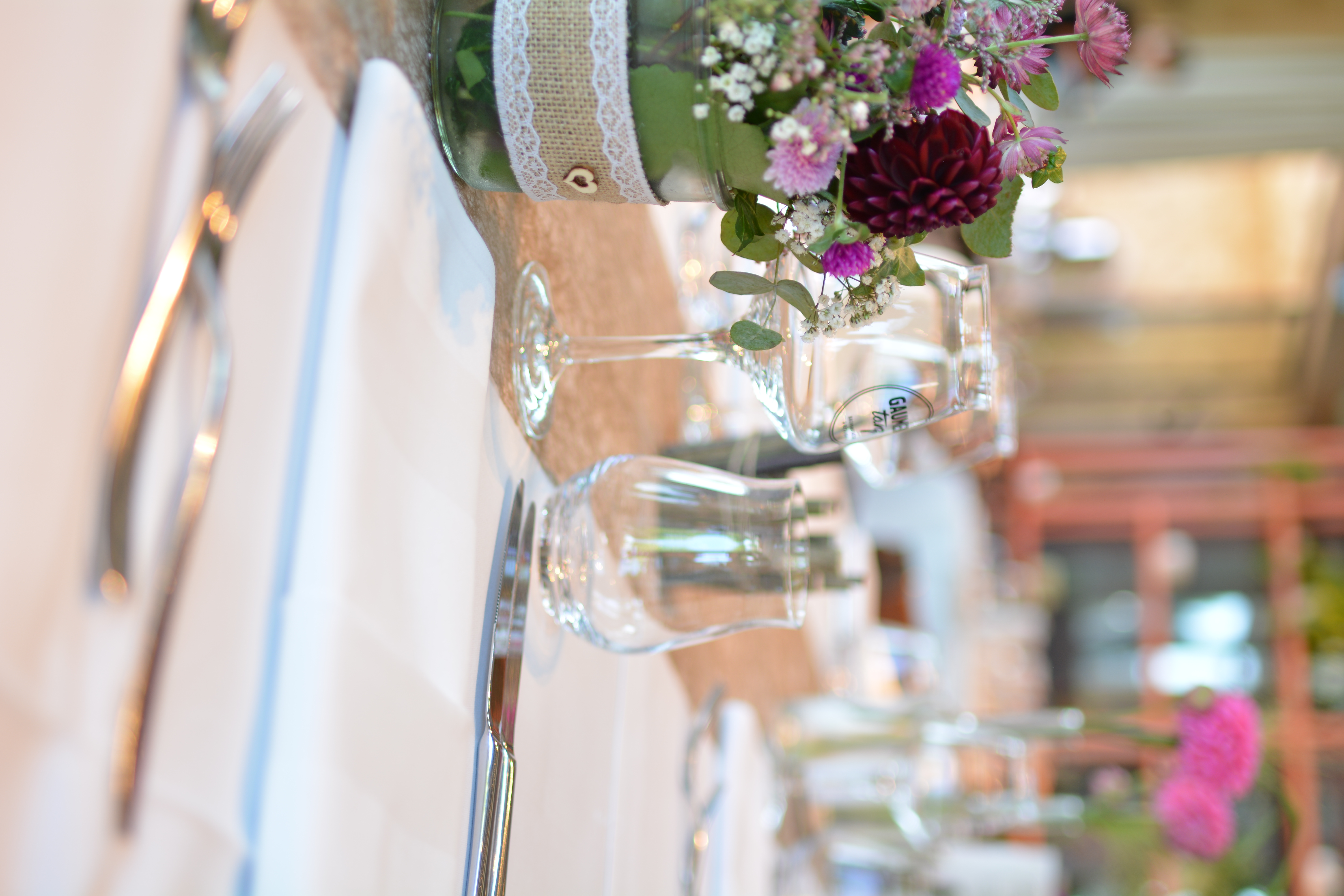Detail Hochzeitstorte mit Blüten